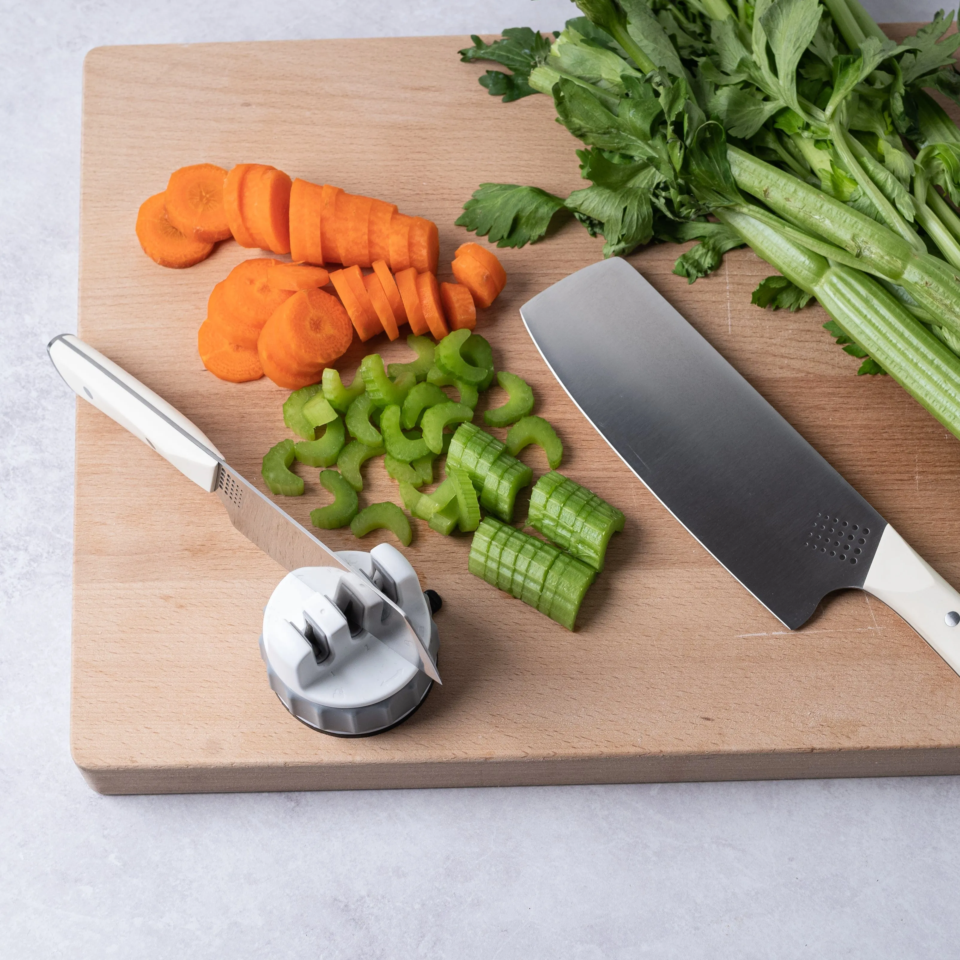 Tabletop knife sharpener